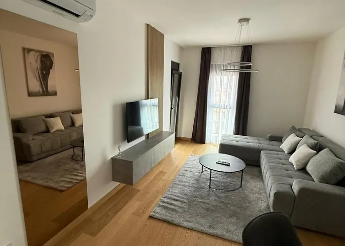 Apartment Premium With Garage *