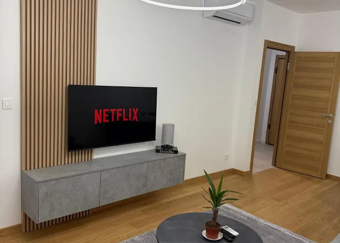 Apartment Premium With Garage *